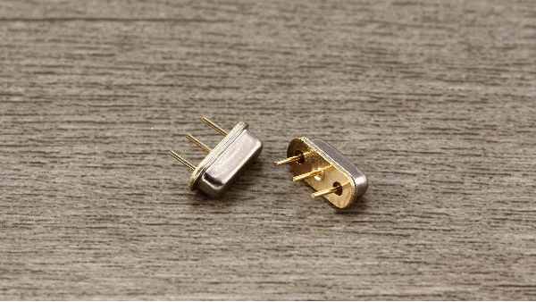 打鐵還需自身硬，晶振廠家要緊跟市場(chǎng)，做出更好更便宜的晶振產(chǎn)品